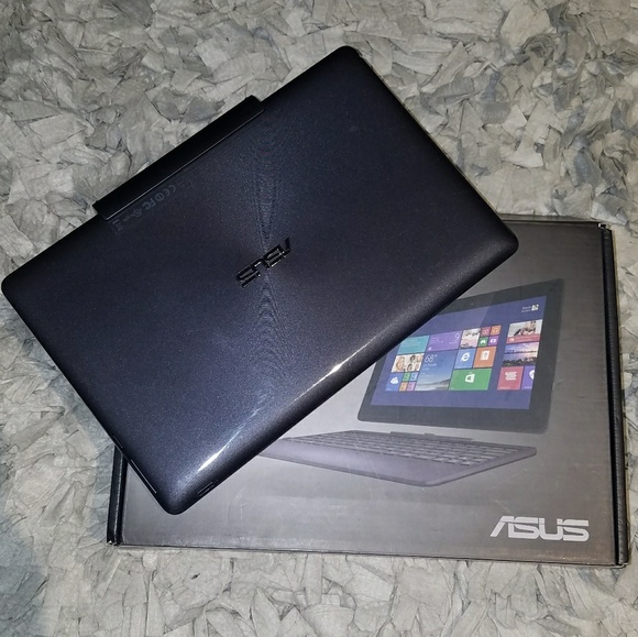 Asus T100 Touchscreen Laptop - Picture 2 of 4